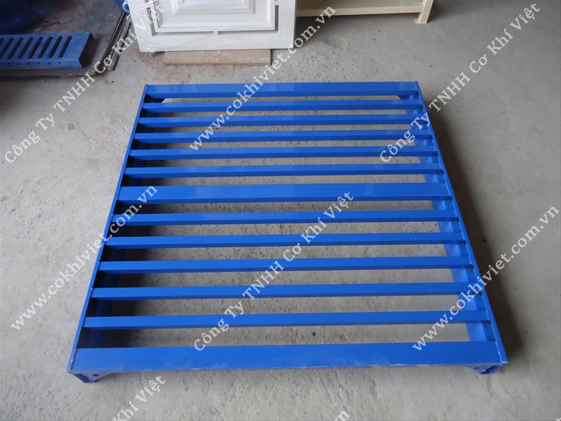 PALLET SẮT CHỨA HÀNG TRONG NHÀ KHO